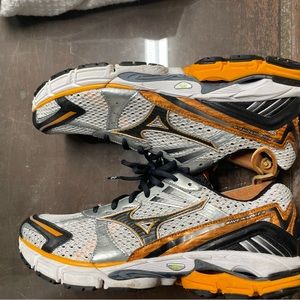 Mizuno Mens Shoes